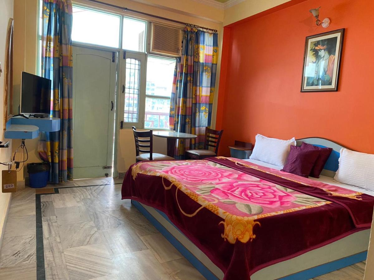 Hotel Surya Laxman Jhula Rishīkesh Exteriör bild