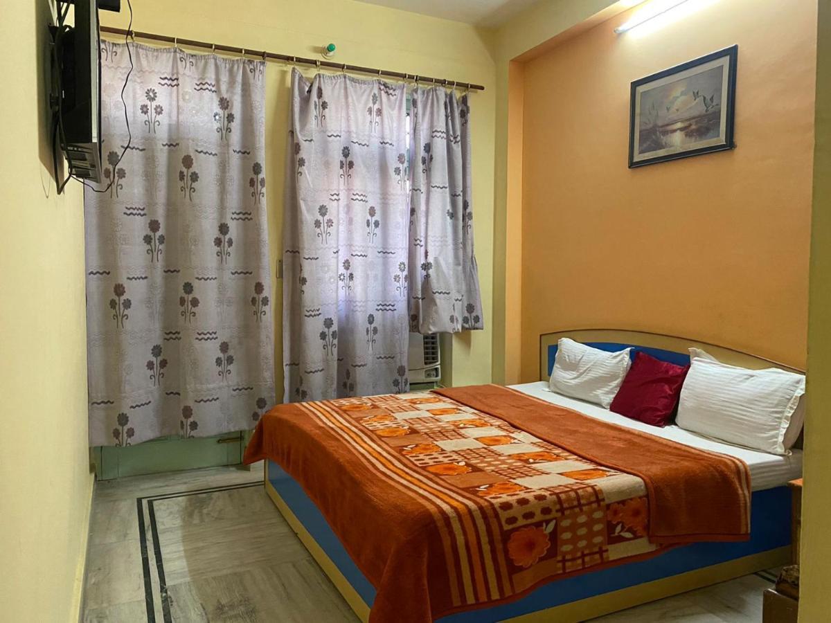 Hotel Surya Laxman Jhula Rishīkesh Exteriör bild